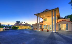 Country Roads Motor Inn